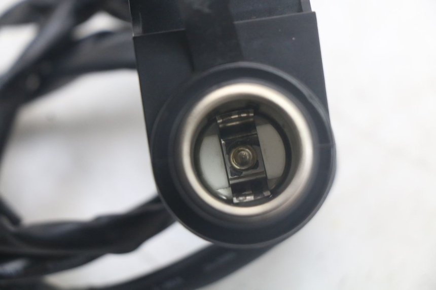 photo de CIGARETTE LIGHTER SOCKET KAWASAKI VERSYS ABS 650 (2015 - 2018) - Zoom on usage condition