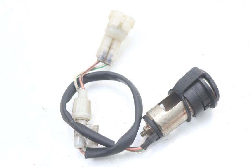 photo de Cigarette lighter socket KYMCO XCITING 250 (2006 - 2009) - Component detail
