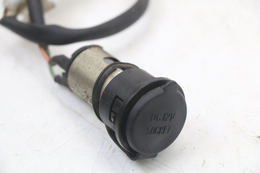 photo de Cigarette lighter socket KYMCO XCITING 250 (2006 - 2009) - Zoom on usage condition