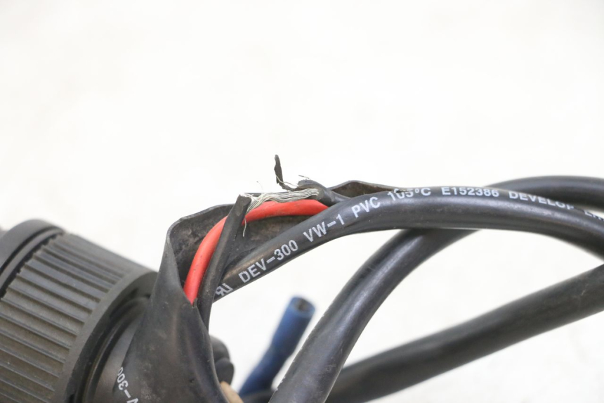 photo de CIGAR LIGHTER SOCKET PIAGGIO XEVO - X EVO 125 (2007 - 2017) - Fixing points details