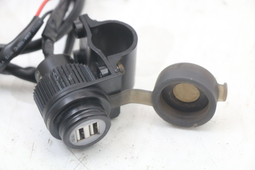 photo de CIGAR LIGHTER SOCKET YAMAHA FZ1 FAZER 1000 (2007 - 2009) - Alternative perspective