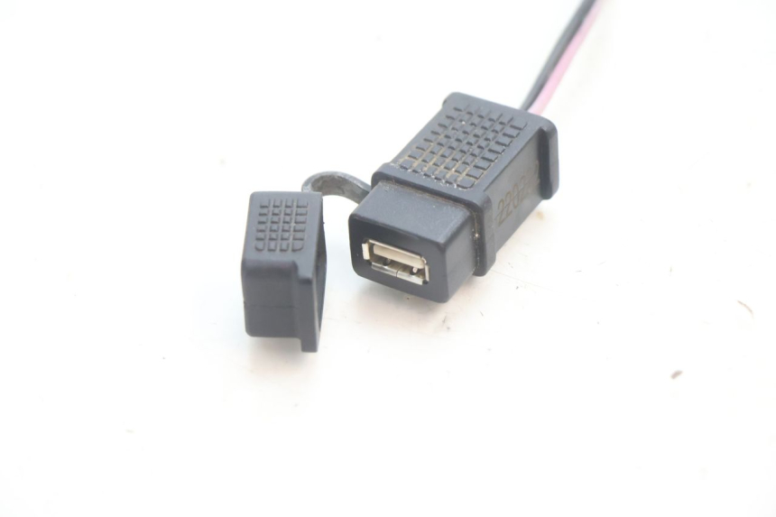 photo de USB SOCKET PIAGGIO MP3 HPE 530 (2022 - 2026) - Component detail
