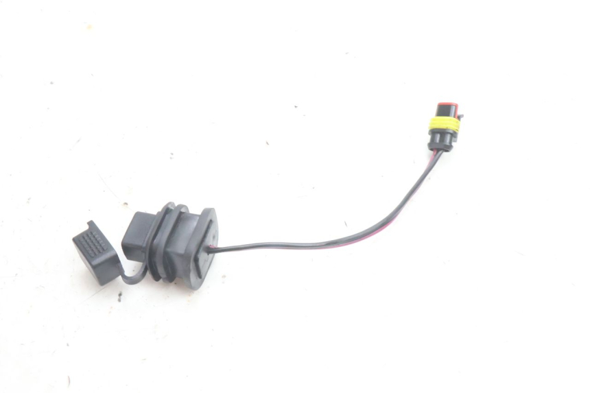 photo de USB SOCKET PIAGGIO NEW TYPHOON 50 (2018 - 2021) - Zoom on usage condition