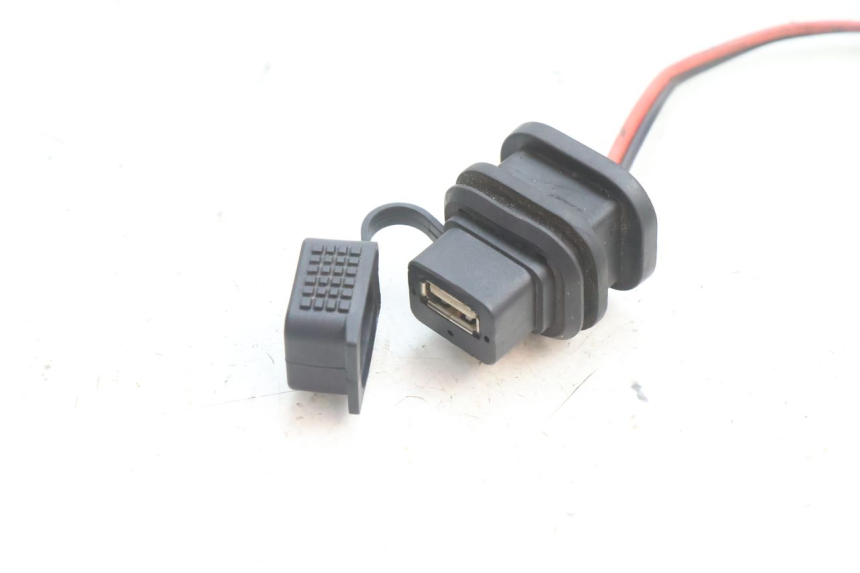 photo de USB SOCKET PIAGGIO VESPA PRIMAVERA 2T 50 (2013 - 2018) - Component detail
