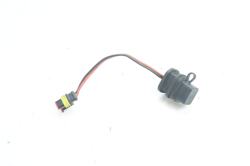 photo de USB SOCKET PIAGGIO VESPA PRIMAVERA 2T 50 (2013 - 2018) - Alternative perspective