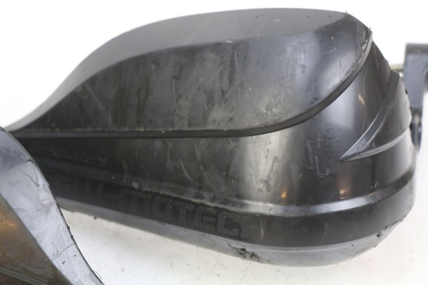 photo de HANDGUARDS HONDA CB R 1000 (2018 - 2023) - Fixing points details