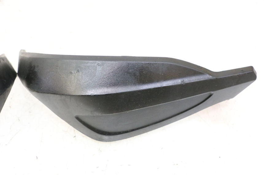 photo de HAND GUARDS SYM CROX 4T 50 (2016 - 2023) - Technical close-up