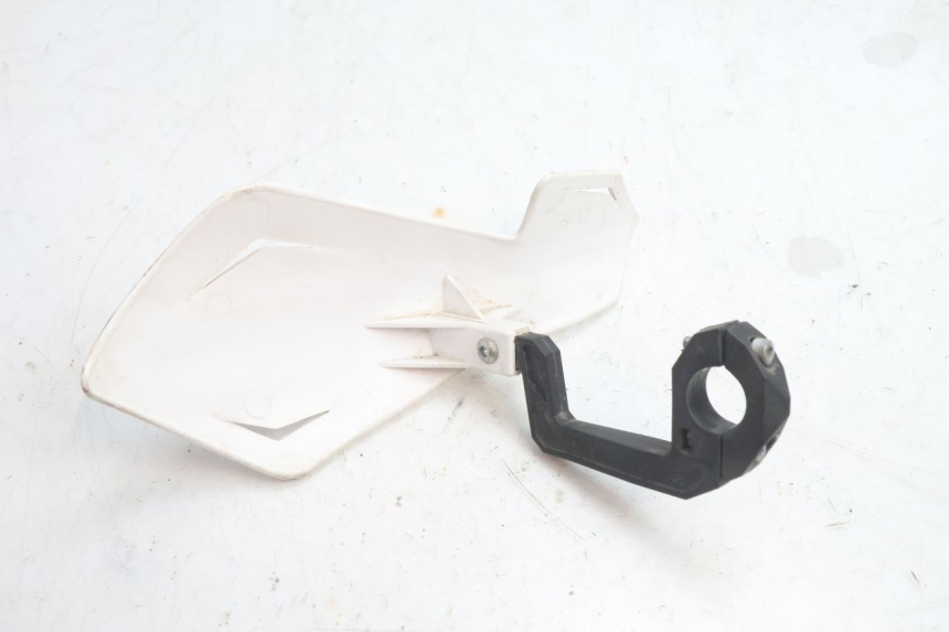 photo de LEFT HANDGUARDS RIEJU MRT PRO SUPERMOTARD 50 (2007 - 2018) - Zoom on usage condition