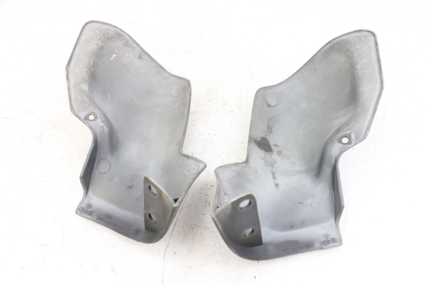 photo de HANDGUARDS APRILIA SCARABEO GT 125 (1999 - 2007) - Component detail
