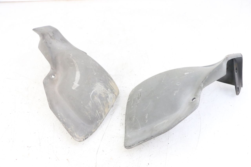 photo de HANDGUARDS APRILIA SCARABEO GT 125 (1999 - 2007) - Alternative perspective