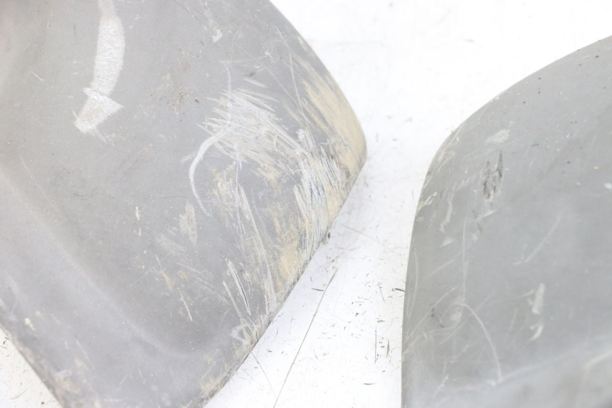 photo de HANDGUARDS APRILIA SCARABEO GT 125 (1999 - 2007) - Technical close-up