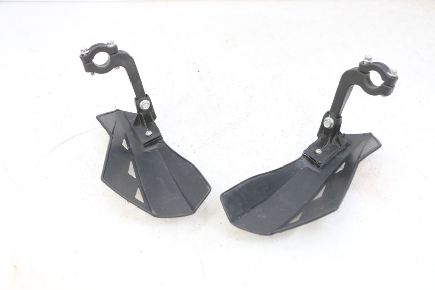 photo de HANDGUARDS GILERA SMT SUPERMOTARD 50 (2009 - 2017) - Zoom on usage condition