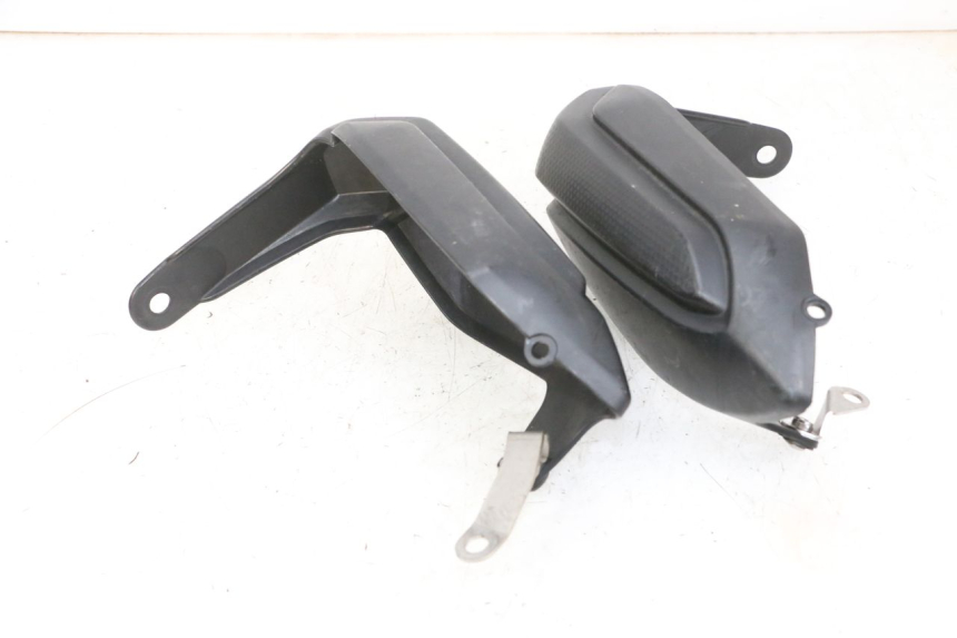 photo de HANDGUARDS YAMAHA TDM ABS 900 (2002 - 2014) - Technical close-up