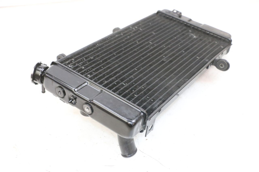 photo de COOLANT RADIATOR SUZUKI DL V STROM 1000 (2002 - 2007) - Fixing points details