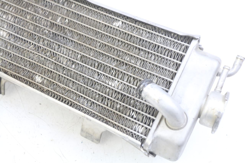 photo de RIGHT RADIATOR HONDA CRF CR-F 450 (2009 - 2012) - Technical close-up