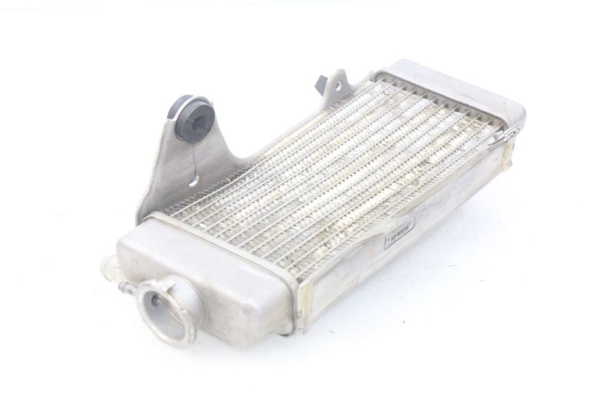 photo de RIGHT RADIATOR HONDA CRF 250 (2010 - 2013) - Alternative perspective