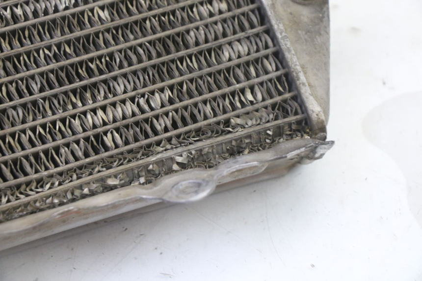photo de RIGHT COOLANT RADIATOR YAMAHA YZ 125 (1998 - 2005) - Zoom on usage condition