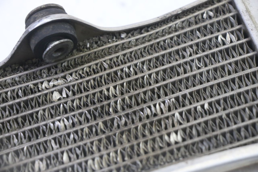 photo de RIGHT COOLANT RADIATOR YAMAHA YZ 125 (1998 - 2005) - Surface and material condition