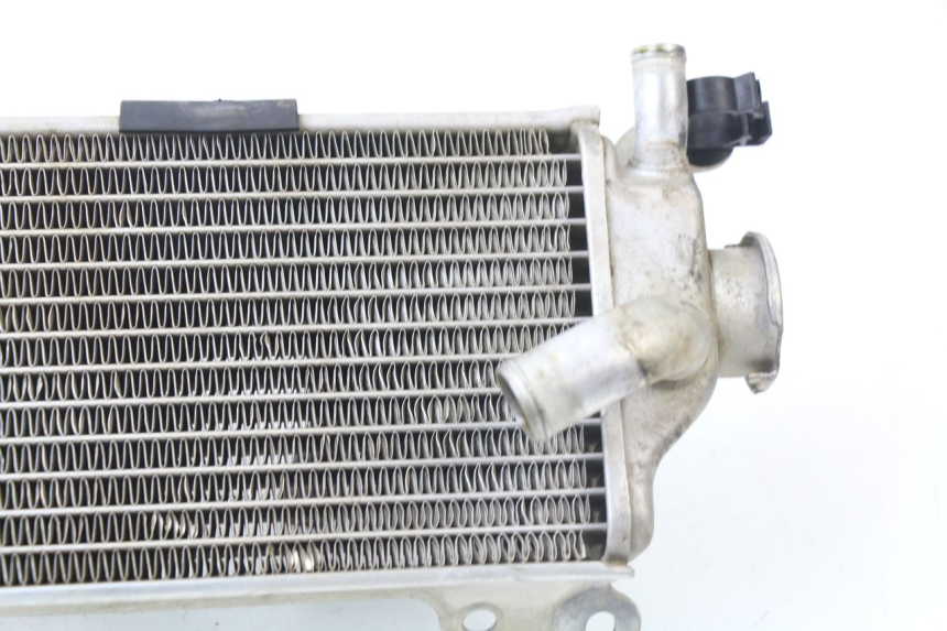 photo de RIGHT COOLANT RADIATOR YAMAHA YZF YZ-F 450 (2018 - 2021) - Surface and material condition