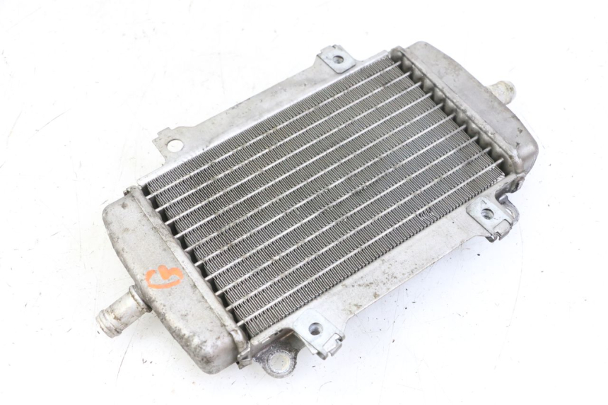 photo de LEFT COOLANT RADIATOR PIAGGIO VESPA GRANTURISMO 200 (2004 - 2005) - Fixing points details