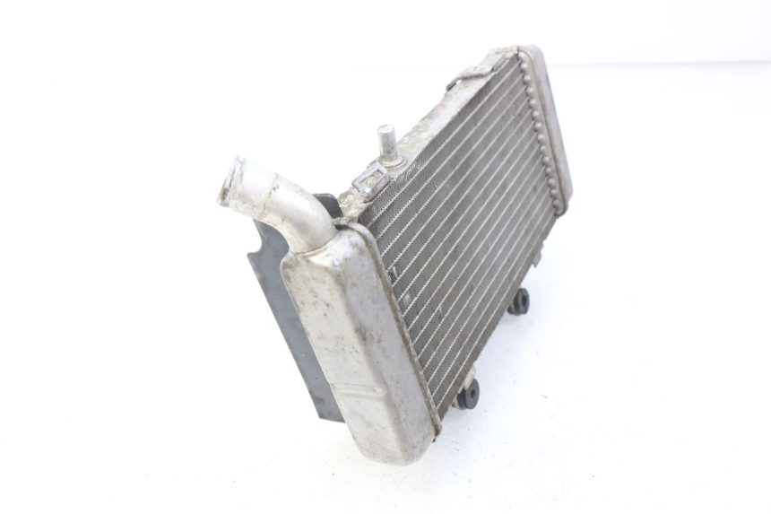 photo de LEFT RADIATOR HONDA VFR FI RC46 800 (1998 - 2001) - Surface and material condition