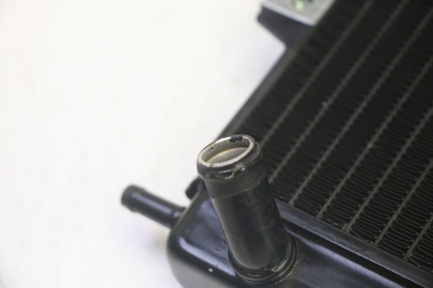 photo de COOLANT RADIATOR PIAGGIO MP3 HPE 350 (2018 - 2020) - Fixing points details