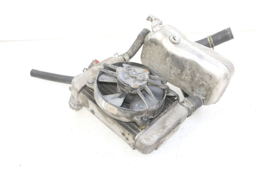 photo de RADIATOR PEUGEOT SATELIS COMPRESSOR K15 125 (2006 - 2009) - Alternative perspective