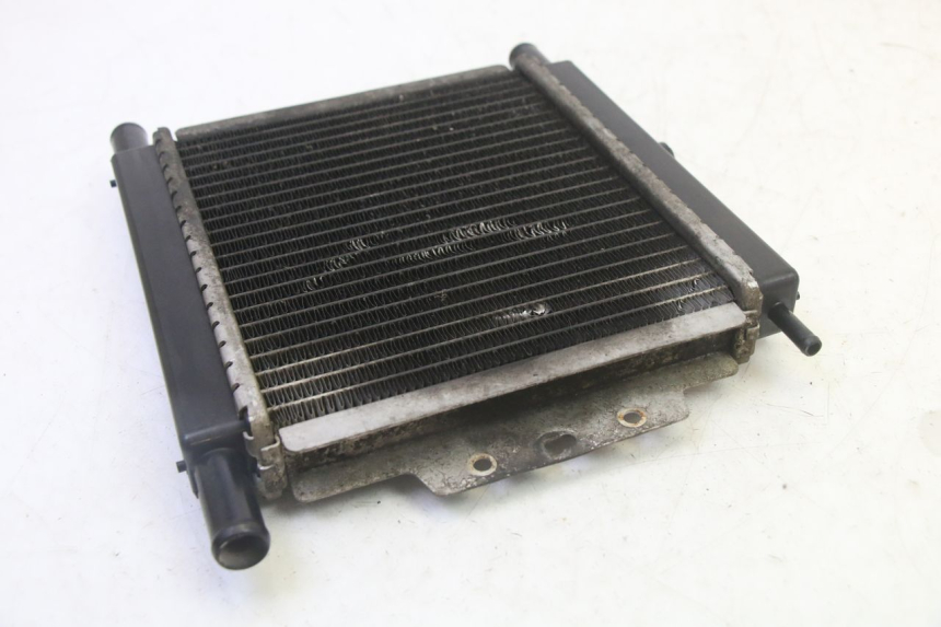 photo de COOLANT RADIATOR PEUGEOT SATELIS 125 (2013 - 2018) - Fixing points details