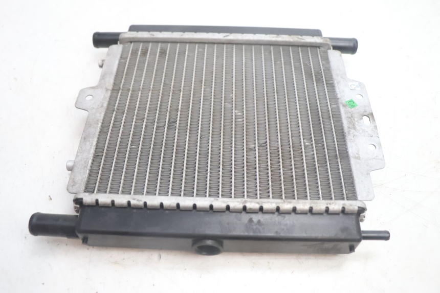 photo de COOLANT RADIATOR PEUGEOT SATELIS 125 (2013 - 2018) - Fixing points details