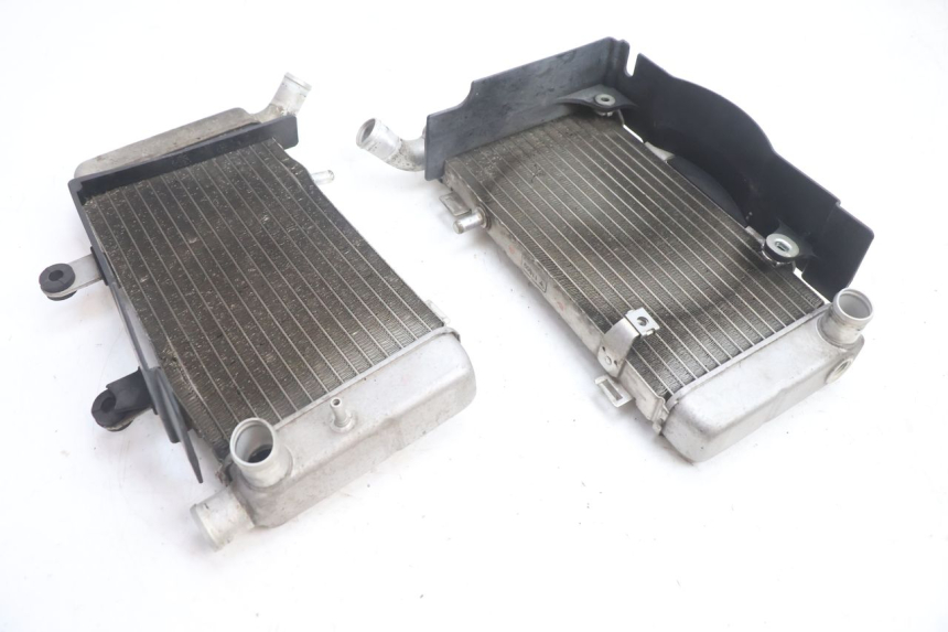 photo de COOLANT RADIATOR HONDA VFR FI RC46 800 (1998 - 2001) - Zoom on usage condition