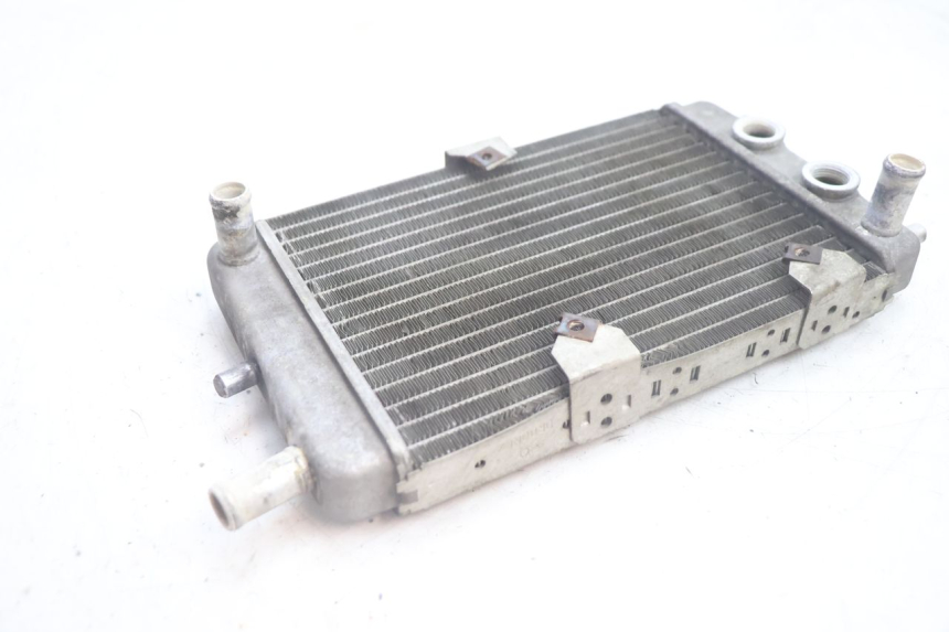 photo de RADIATOR YAMAHA YP MAJESTY 125 (2002 - 2006) - Distinctive features