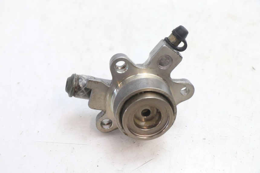 photo de CLUTCH SLAVE CYLINDER YAMAHA FJR 1300 (2001 - 2005) - Alternative perspective