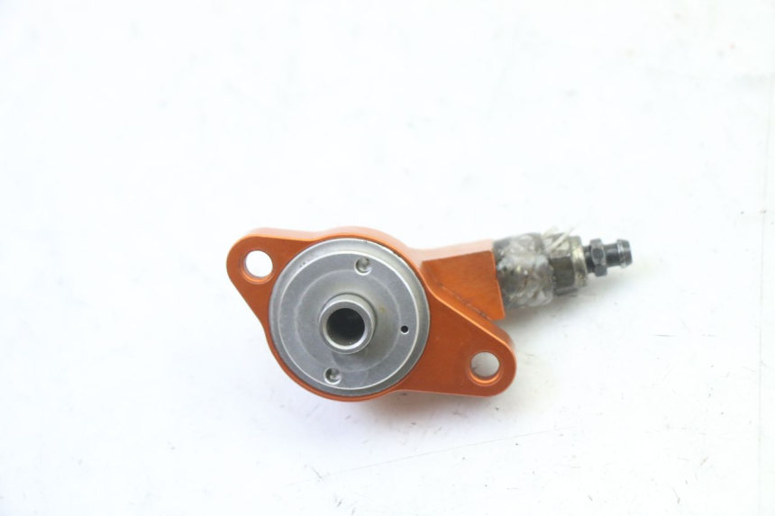 photo de CLUTCH SLAVE CYLINDER KTM SUPERENDURO R 950 (2005 - 2009) - Alternative perspective