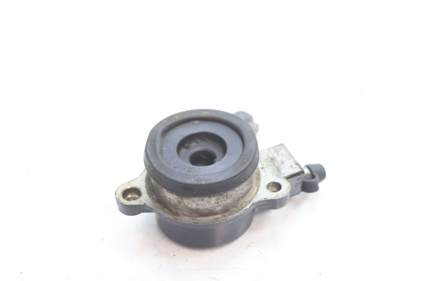 photo de CLUTCH SLAVE CYLINDER YAMAHA YZF R GENESIS 750 (1993 - 1998) - Alternative perspective