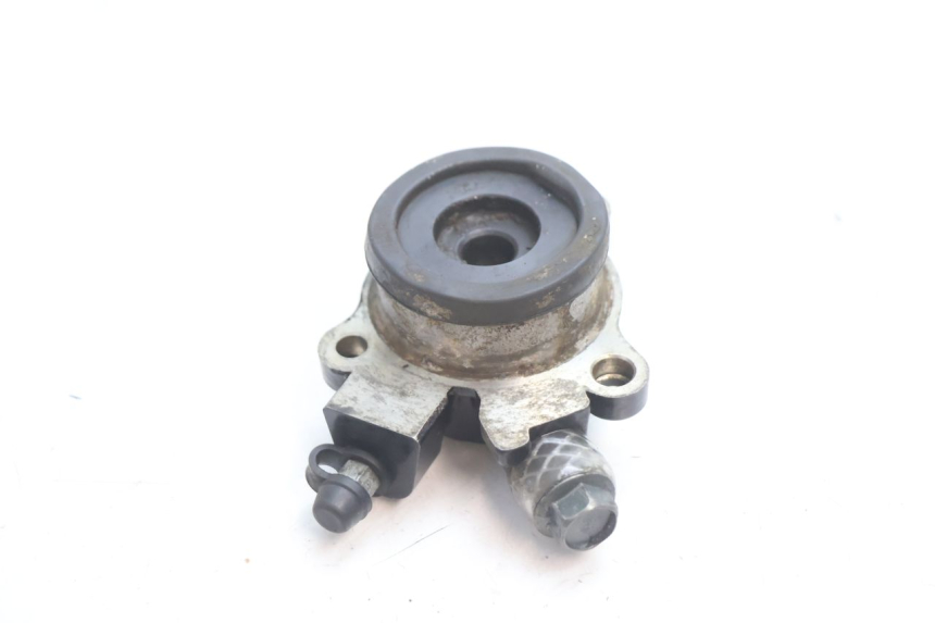 photo de CLUTCH SLAVE CYLINDER YAMAHA YZF R GENESIS 750 (1993 - 1998) - Technical close-up