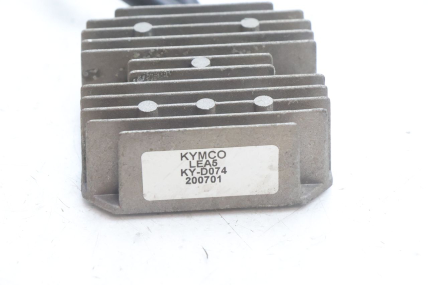 photo de CHARGING REGULATOR KYMCO AGILITY 16+ 4T 50 (2018 - 2023) - Technical close-up