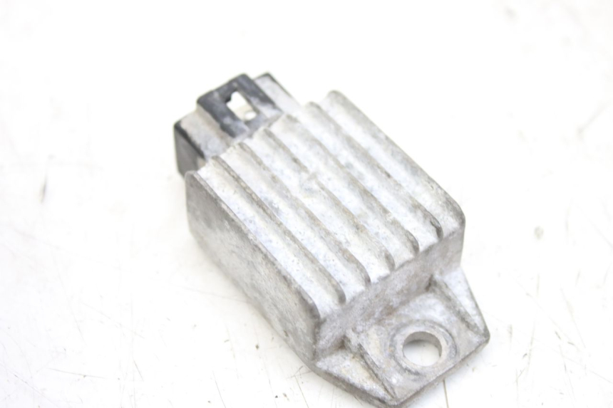 photo de CHARGING REGULATOR KYMCO AGILITY 4T 50 (2005 - 2018) - Alternative perspective