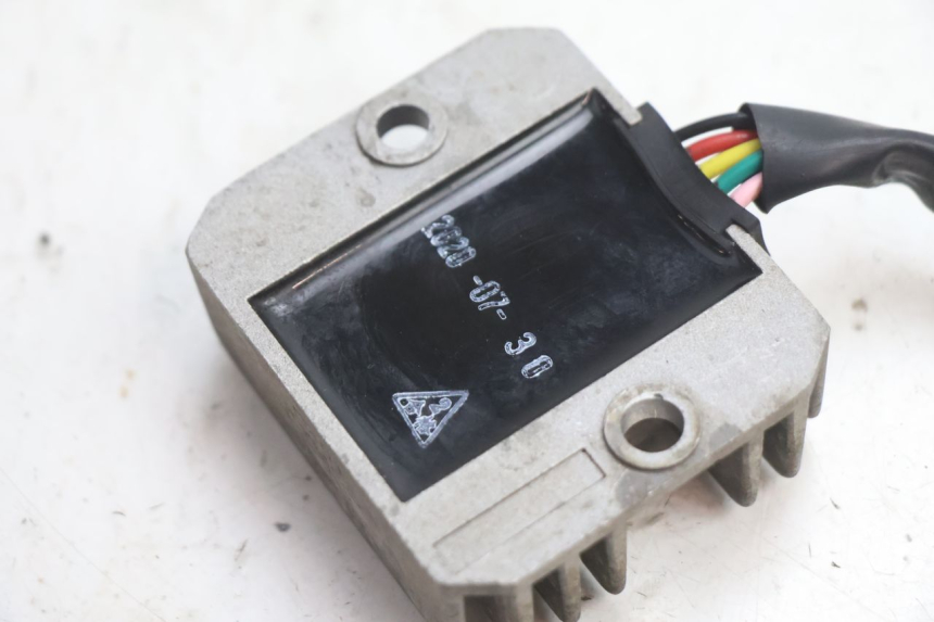 photo de CHARGING REGULATOR KYMCO AGILITY 4T 50 (2018 - 2022) - Alternative perspective