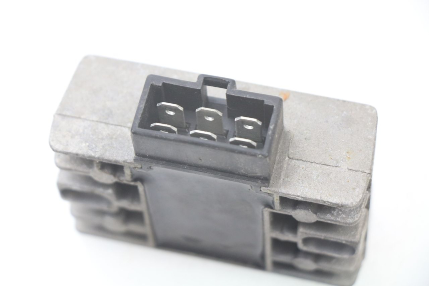 photo de REGULATOR PIAGGIO BEVERLY 125 (1998 - 2005) - Component detail