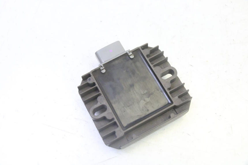 photo de CHARGING REGULATOR SUZUKI BURGMAN 125 (2007 - 2014) - Alternative perspective