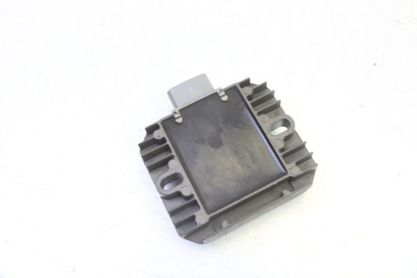 photo de CHARGING REGULATOR SUZUKI BURGMAN 125 (2007 - 2014) - Alternative perspective