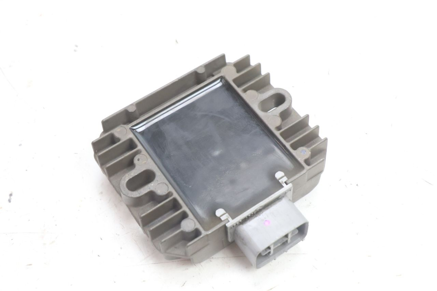 photo de CHARGING REGULATOR SUZUKI BURGMAN 125 (2007 - 2014) - Alternative perspective