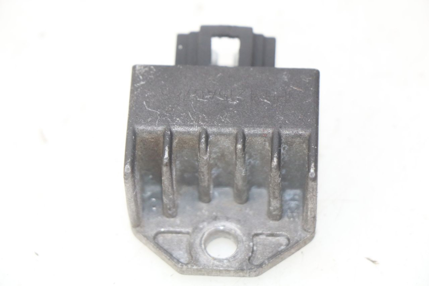 photo de CHARGING REGULATOR YAMAHA BW'S 50 (1999 - 2003) - Alternative perspective