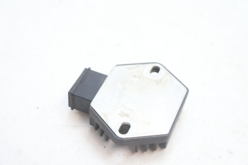 photo de REGULATOR HONDA CB F HORNET 600 (2005 - 2006) - Alternative perspective