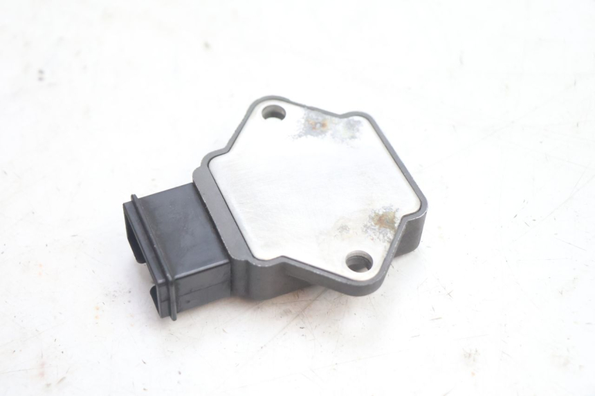 photo de REGULATOR HONDA CB TWO FIFTY 250 (1991 - 2002) - Zoom on usage condition