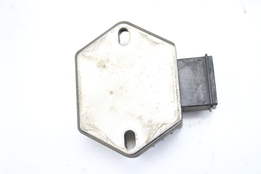 photo de CHARGING REGULATOR HONDA CBF 500 (2004 - 2007) - Fixing points details