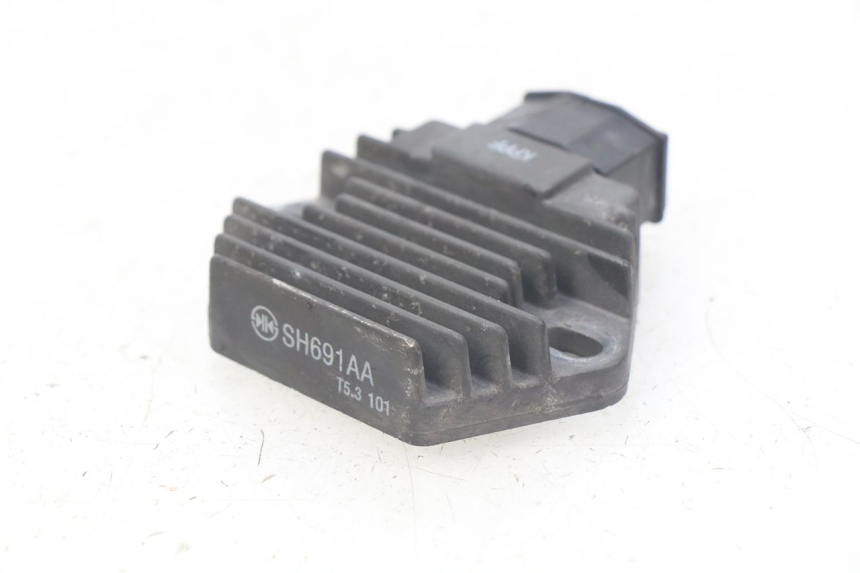 photo de REGULATOR HONDA CBR R 125 (2003 - 2006) - Alternative perspective