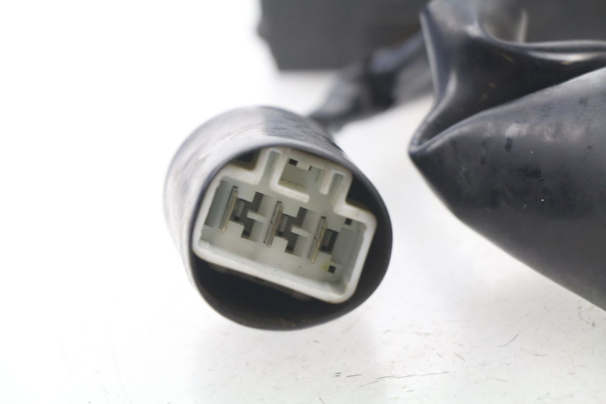 photo de REGULATOR HONDA CBR RR FIREBLADE 1000 (2006 - 2007) - Alternative perspective