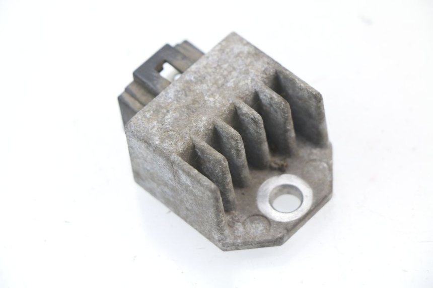 photo de REGULATOR HONDA CG 125 (1996 - 1998) - Alternative perspective