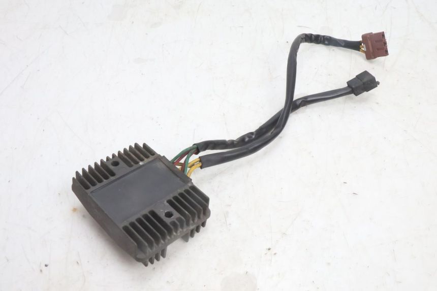 photo de CHARGING REGULATOR PEUGEOT CITYSTAR 125 (2011 - 2017) - Zoom on usage condition
